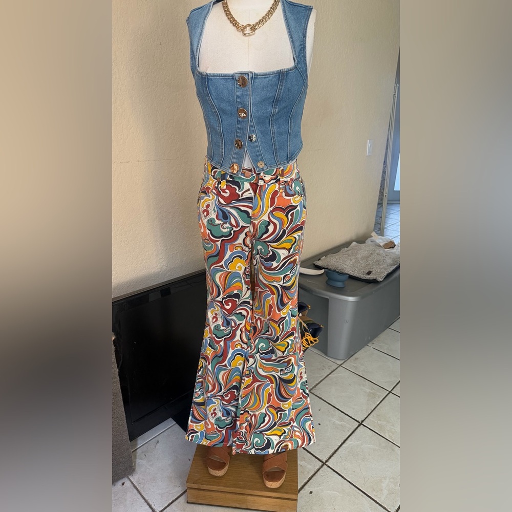 Wrangler, high-rise flare Latigo print hippie retro bell bottom jeans 25